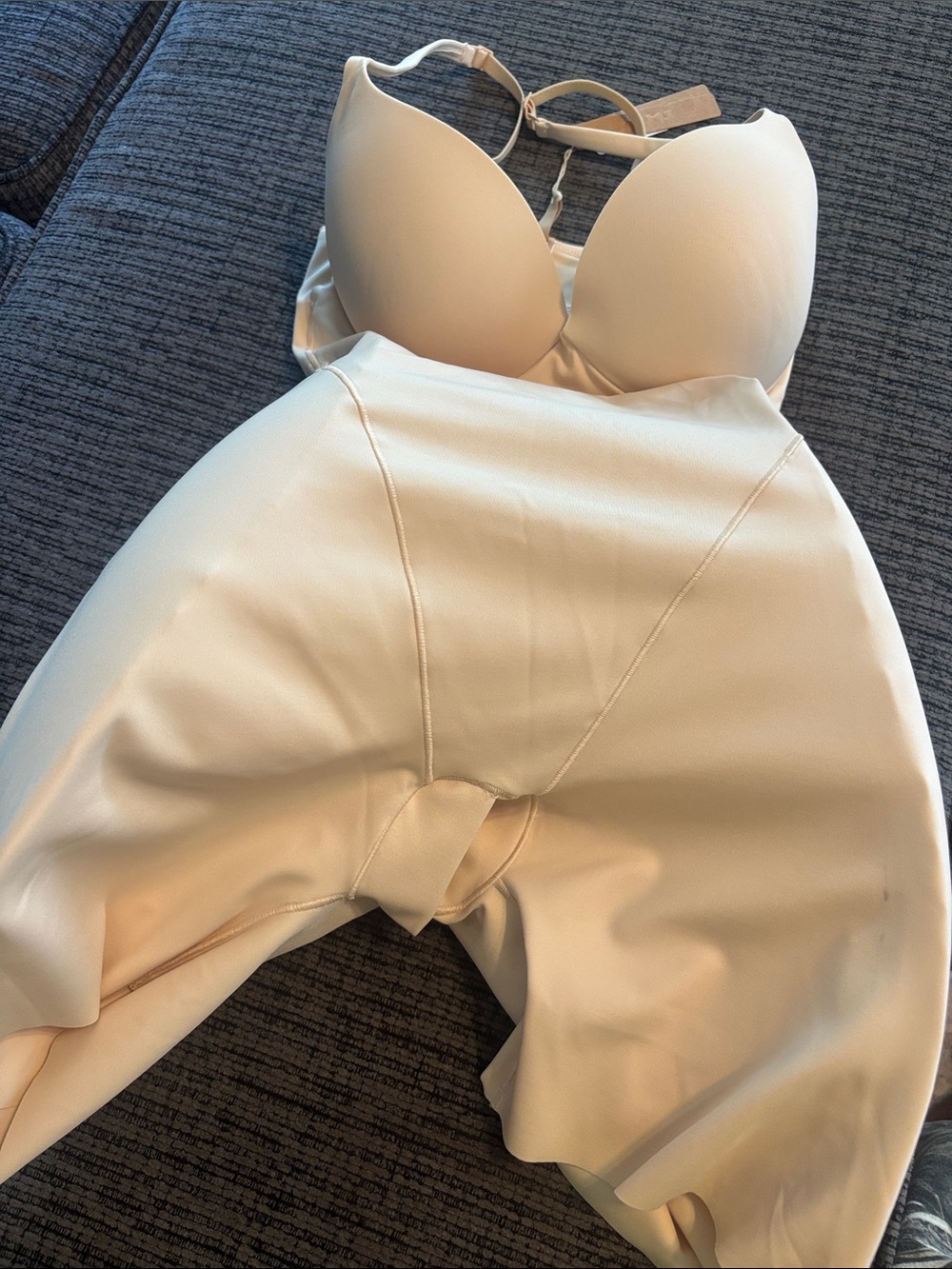 Skims ultimate body butt and hip mid thigh BS COLOR Sand